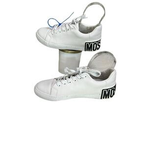 Moschino low top Men sz 40
